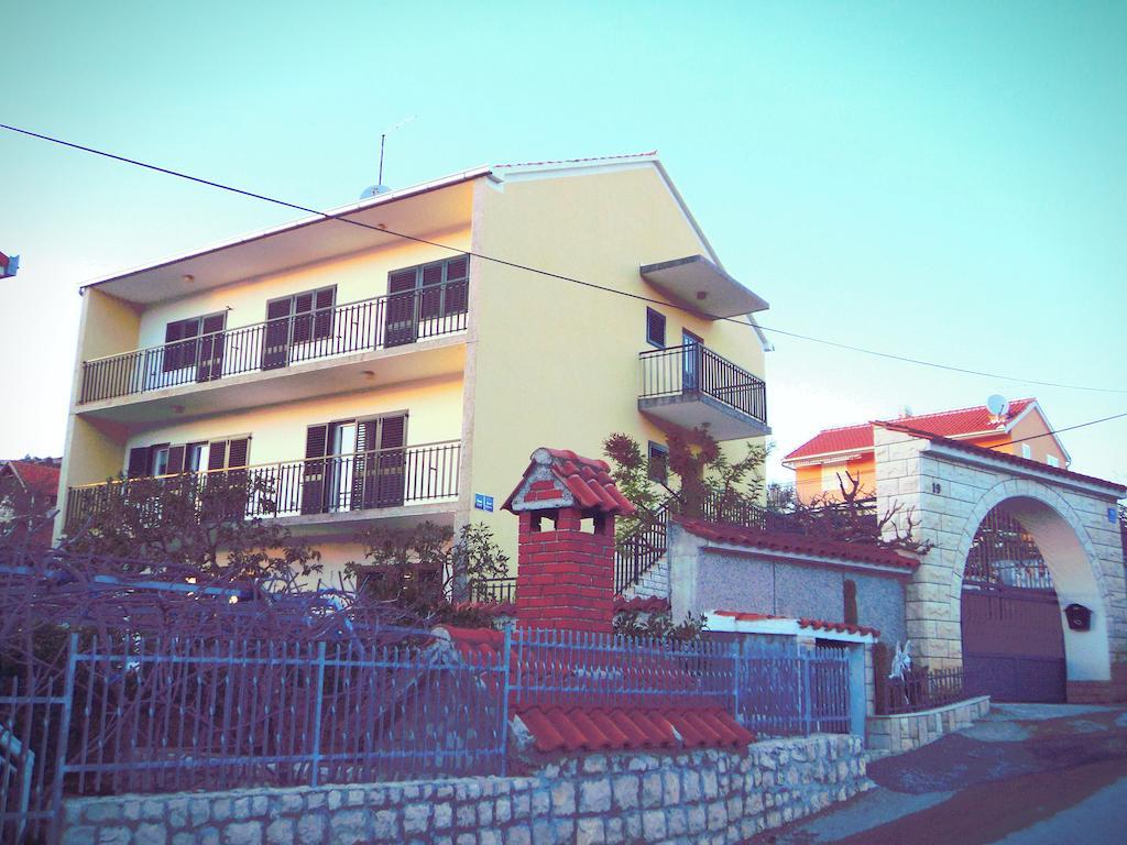 Apartments Racetin 玛里纳 外观 照片